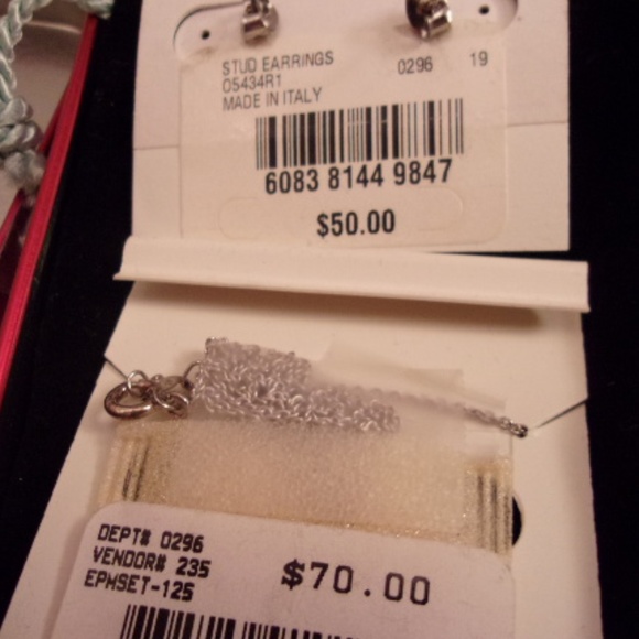 .925 STERLING SILVER DAINTY NECKLACE & EARRINGS - Picture 2 of 5